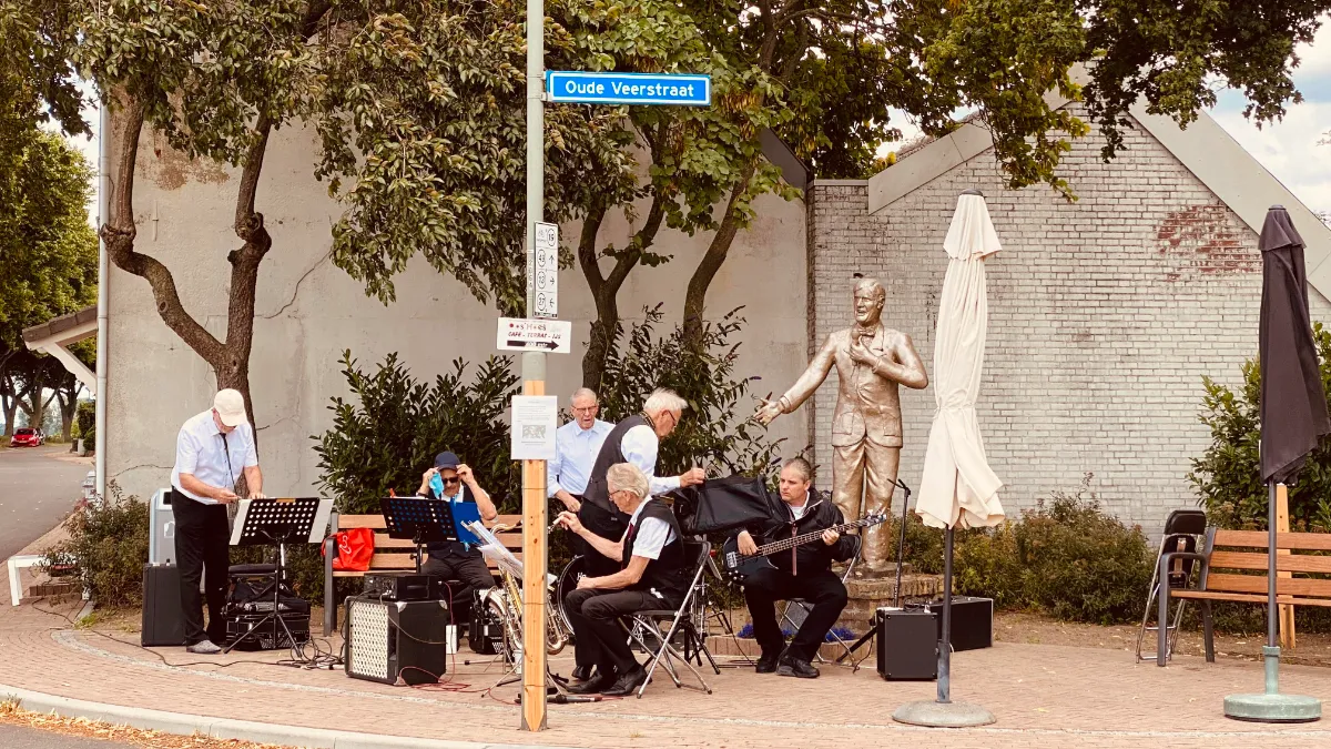 gluren bij de buren grevenbicht