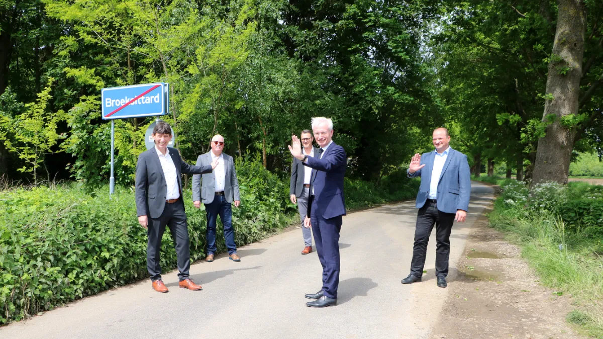 grens oligstrase wordt geblokkeerd voor autoverkeer