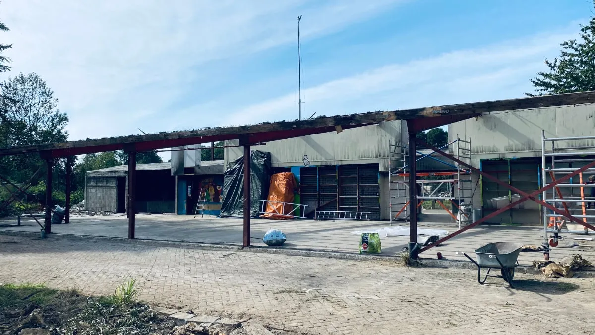 het deels gesloopte clubgebouw van scouting sint jofef