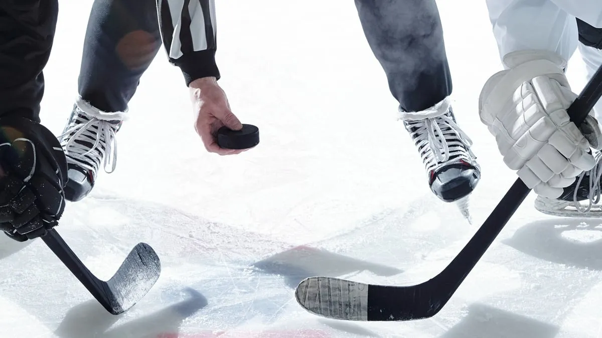 hockeyscheidsrechter face off