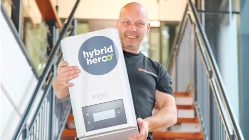 hybrid hero dom vd bergh john latupeirissa