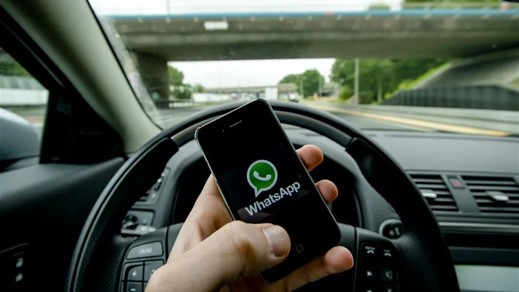 ibg1m6m7prxsy75haotkgez5v whatsapphandsfreerijdenbellenappensmsenautosnelwegrijde
