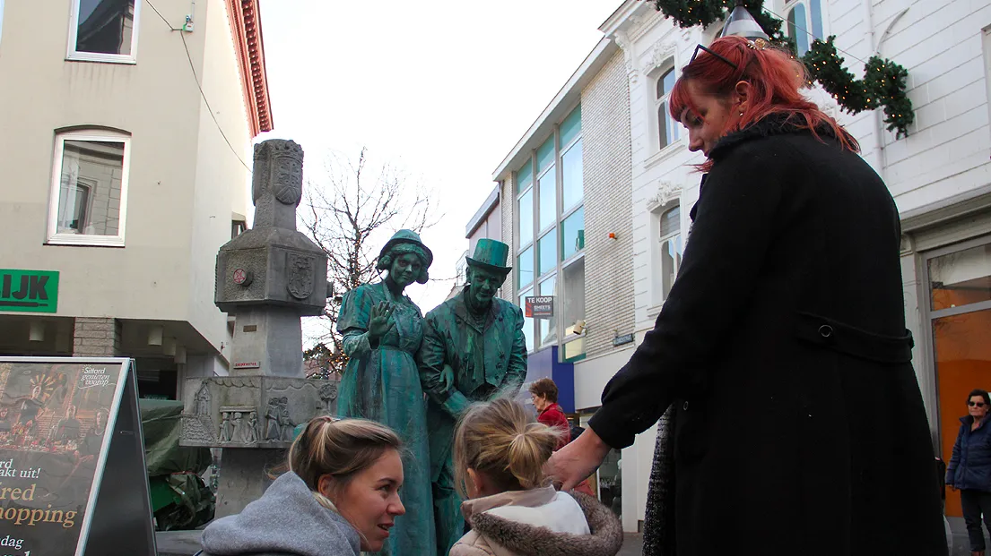 inspired shopping living statues