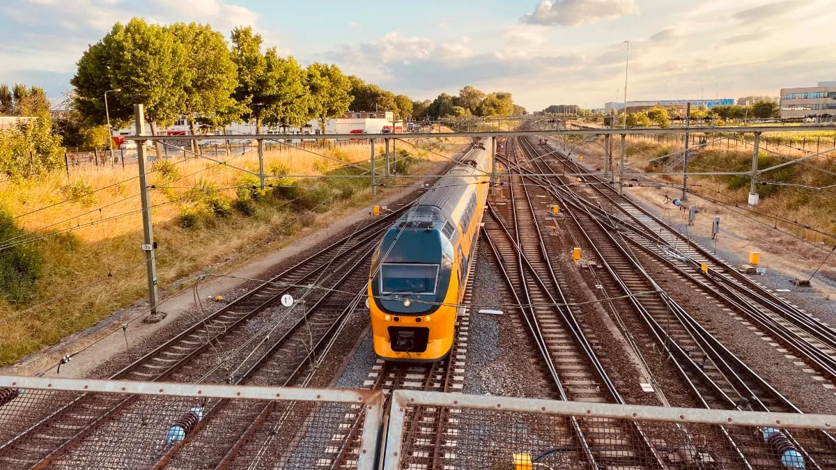 intercity ns op spoor bij sittard