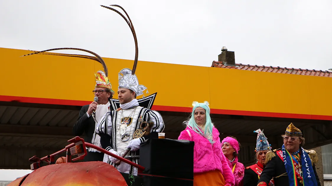 kenjerptoch 2024 prins en vorst op de wagen