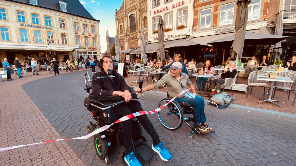 lambert moonen en henk baggen arriveren samen op de markt in sittard