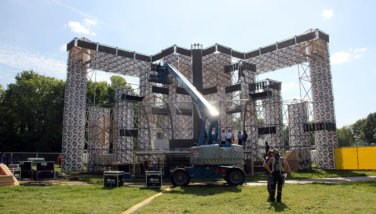 mainstage in aanbouw