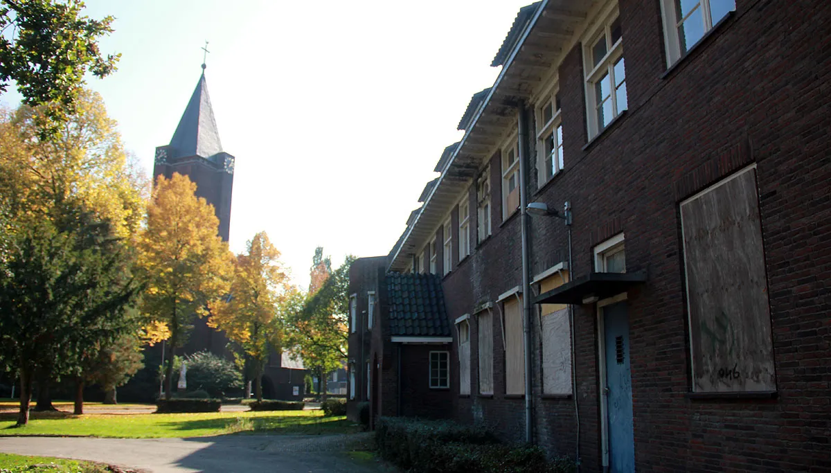 mariahof overhoven rijp voor de sloop 1