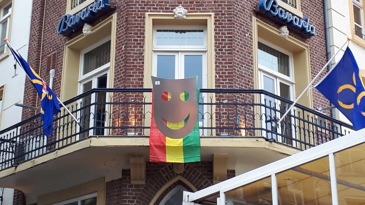 maske begrave balkon de kroon