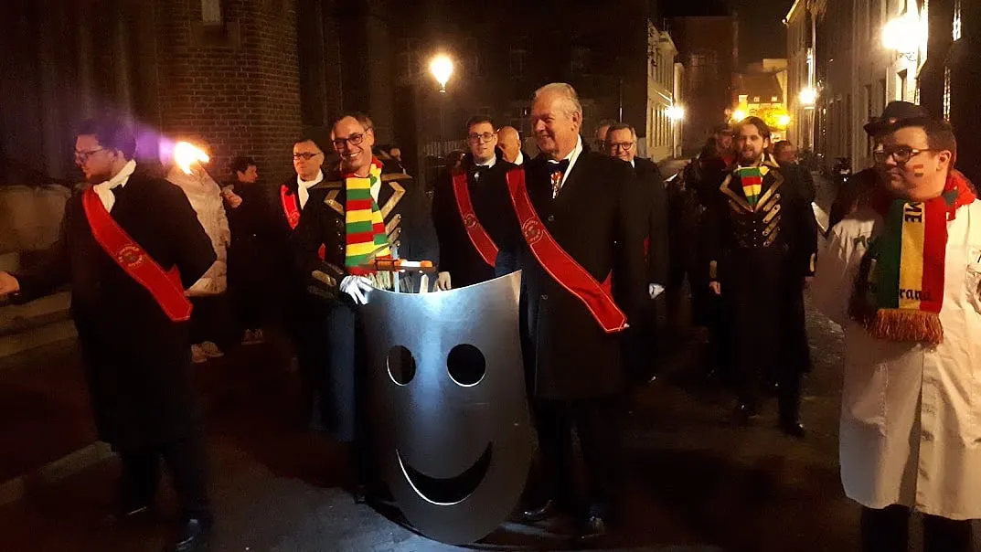 maske begrave mander