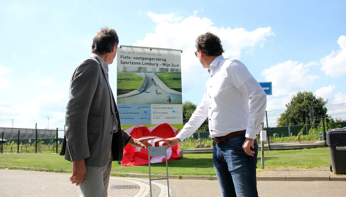 onthulling voetgangers en fietsersbrug spoor sanderbout