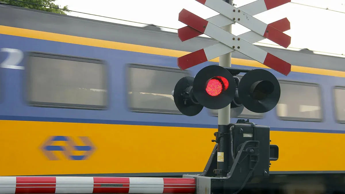 overweg knippend licht trein