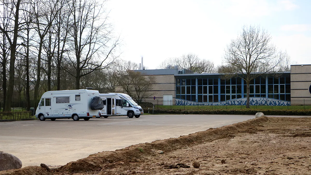 parkeerterrein de nieuwe hateboer fors verkleind