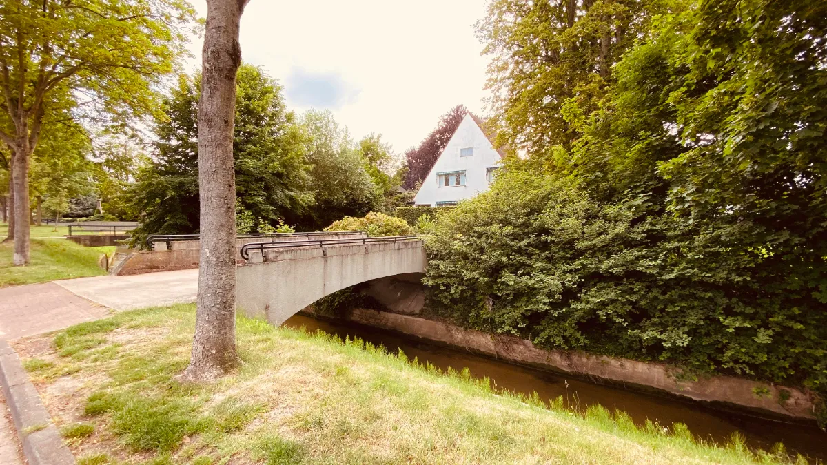 parklaan beek brug bij woning 4