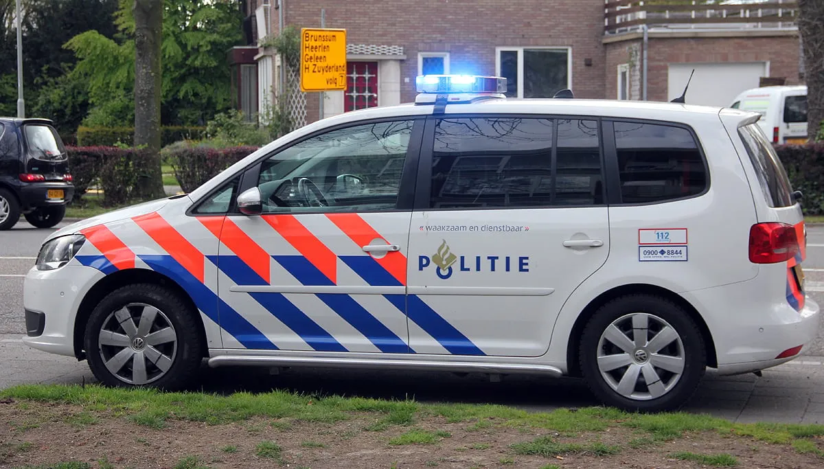 politie auto met zwaailicht