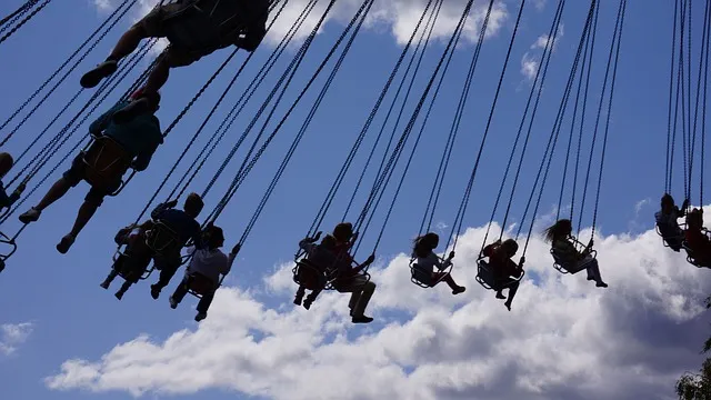 pretpark kettingcarrousel chain swing 179680 640