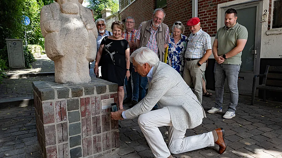 qr code bij beeld zefke mols