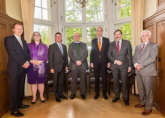 rijk en provincies in unieke diplomatieke samenwerking