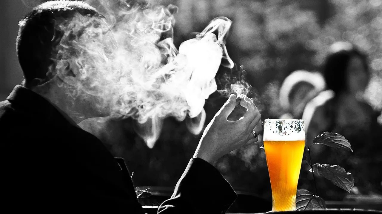 roken en drinken man 2181478 1280