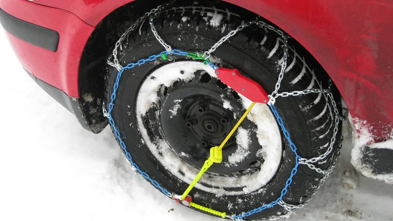 sneeuwketting cc0 canislupus via pixabay