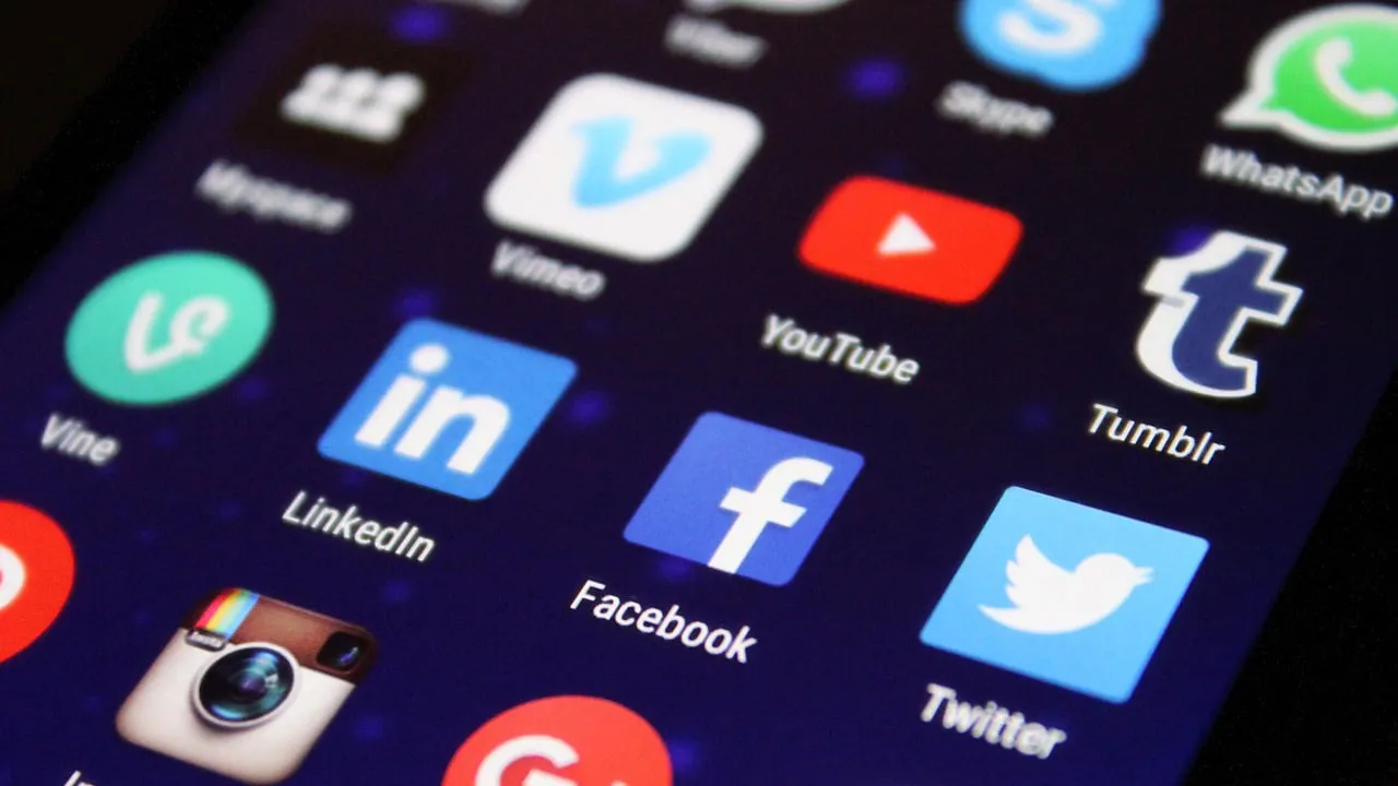 social media cc0 pixelkult via pixabay