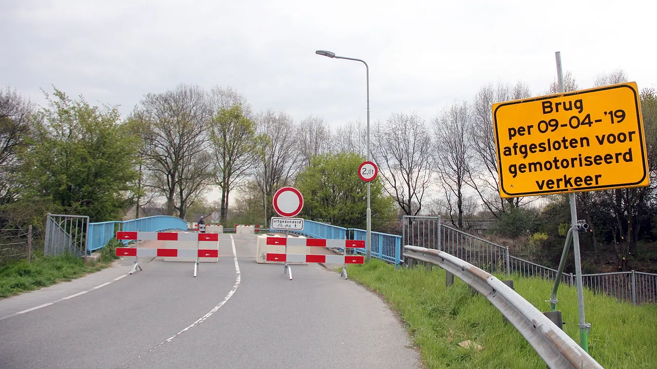 spoorbrug sanderbout afgesloten