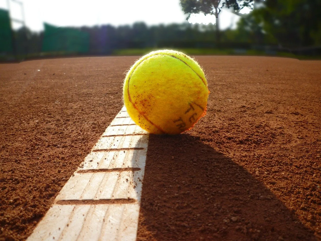 tennis 251907 1280 bal op gravel