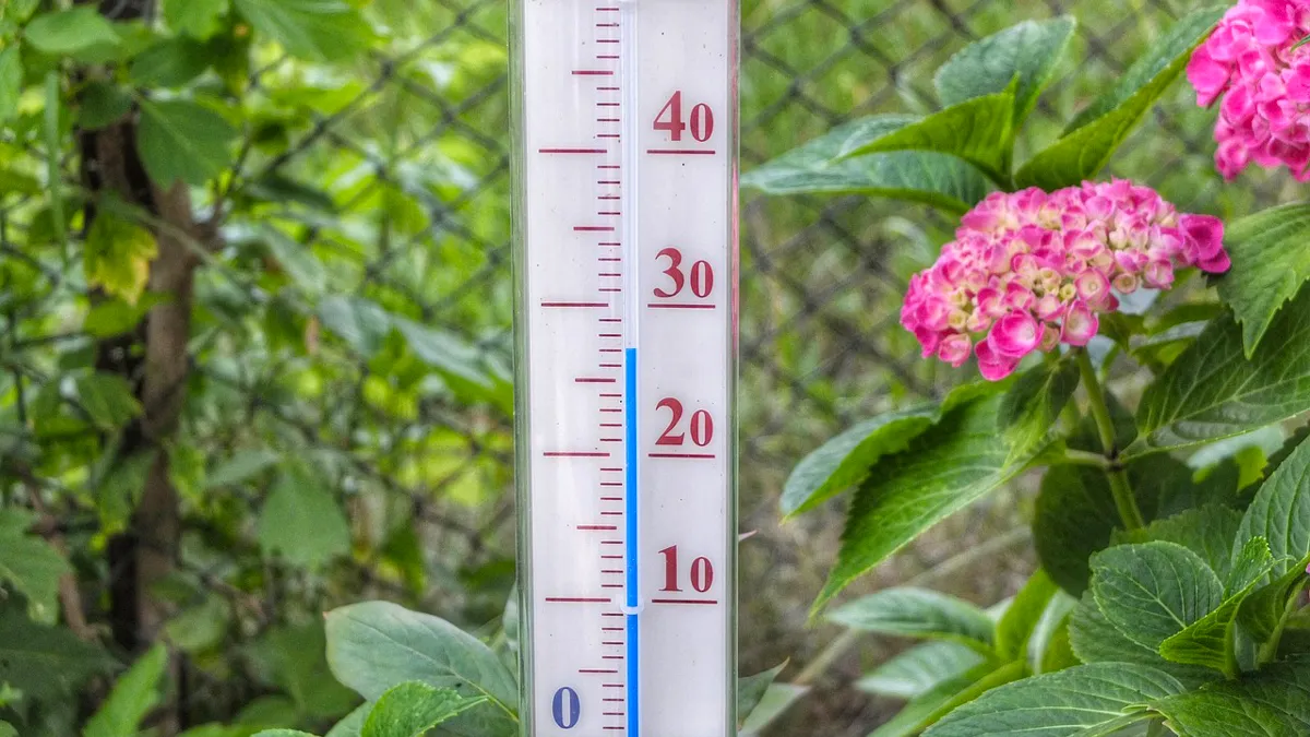 thermometer 27 graden