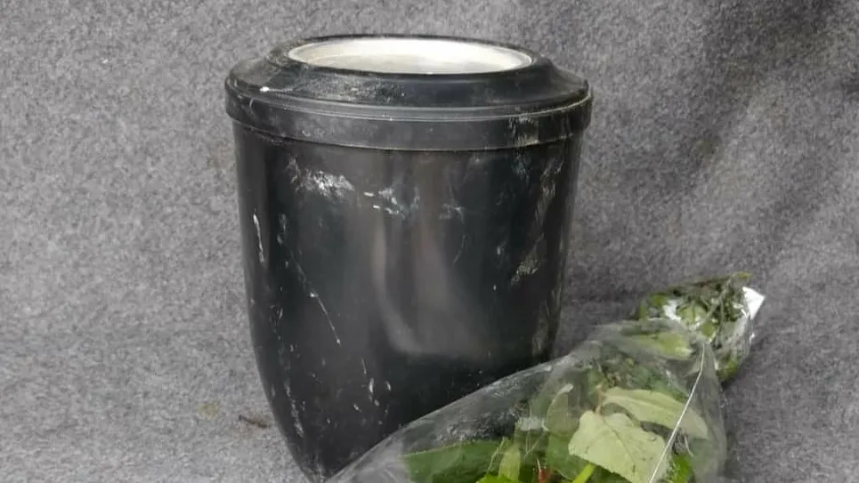urn gevonden op afvalberg