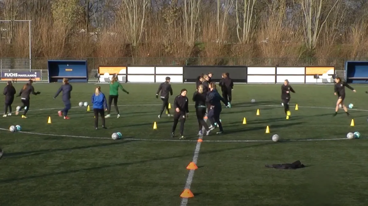 voetbaltraining vrouwenteam