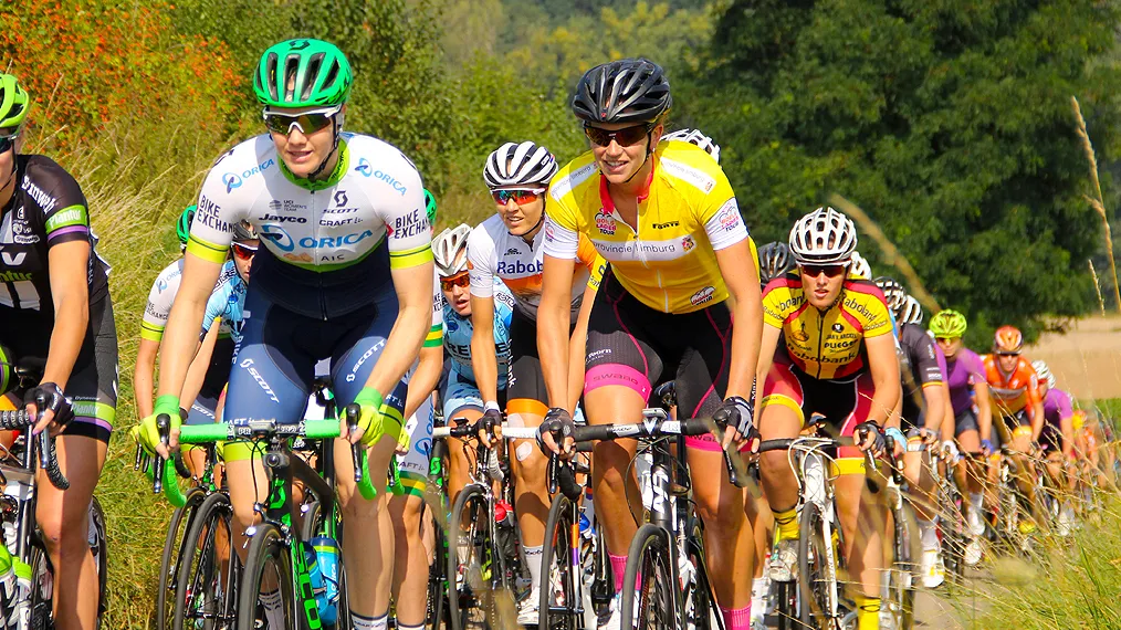 vrouwen in het wielerpeloton