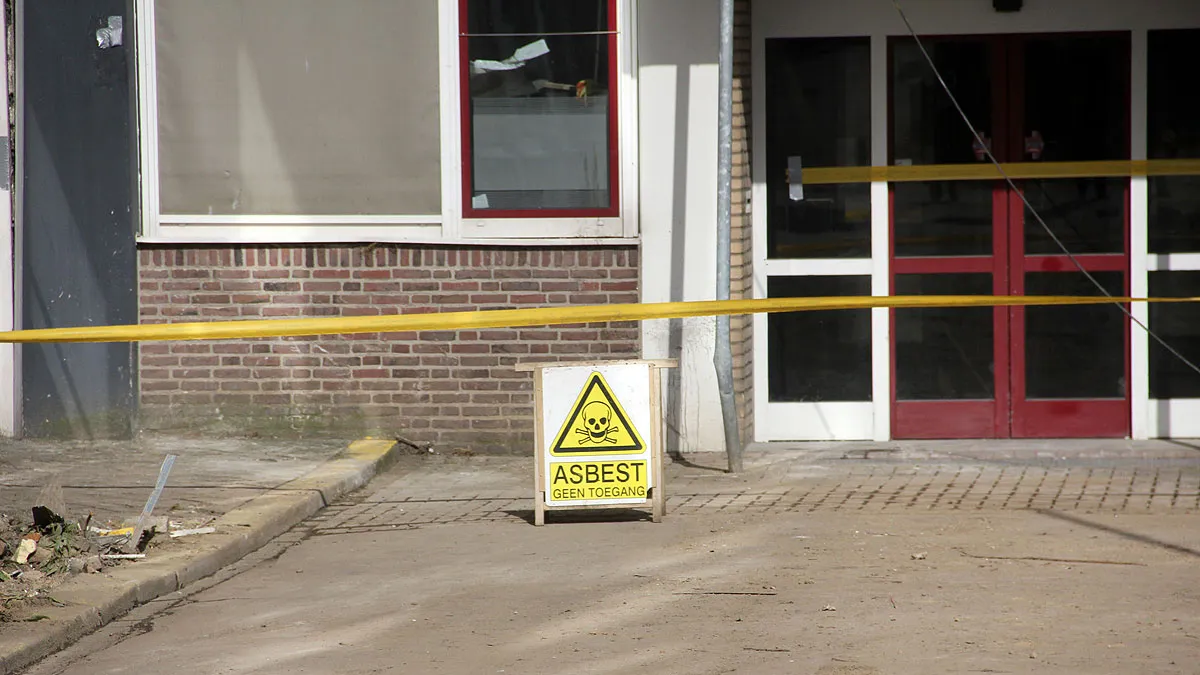 waarschuwing voor asbest in pand