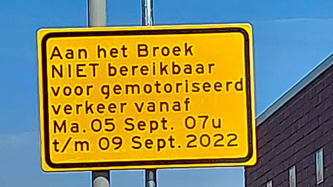 wegwerkzaamheden in aan het broek broeksittard