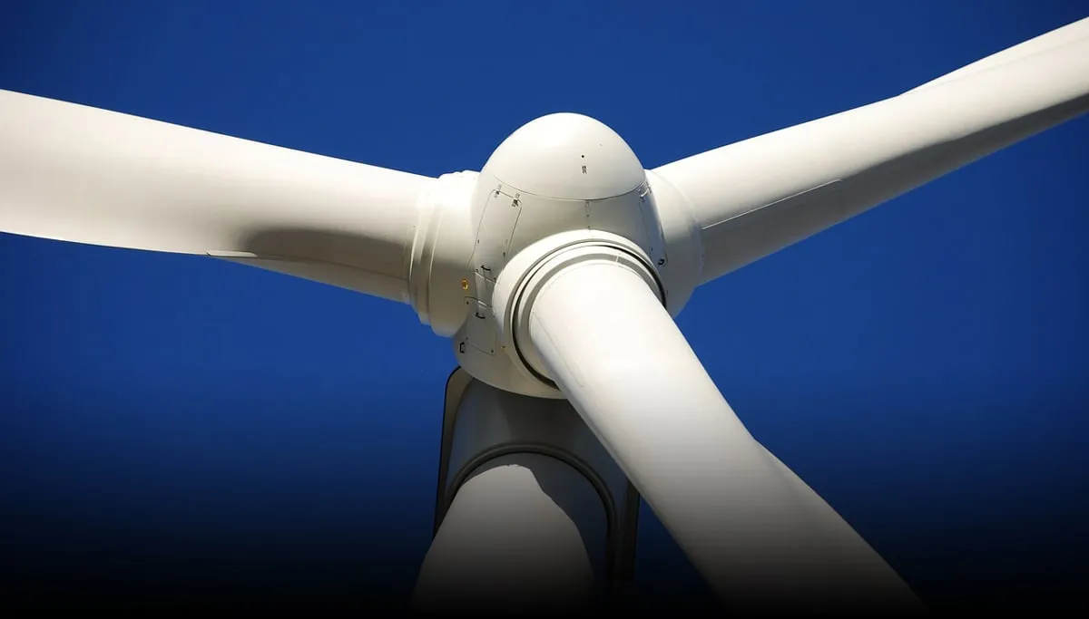 windturbine met verlooptint onderaan foto