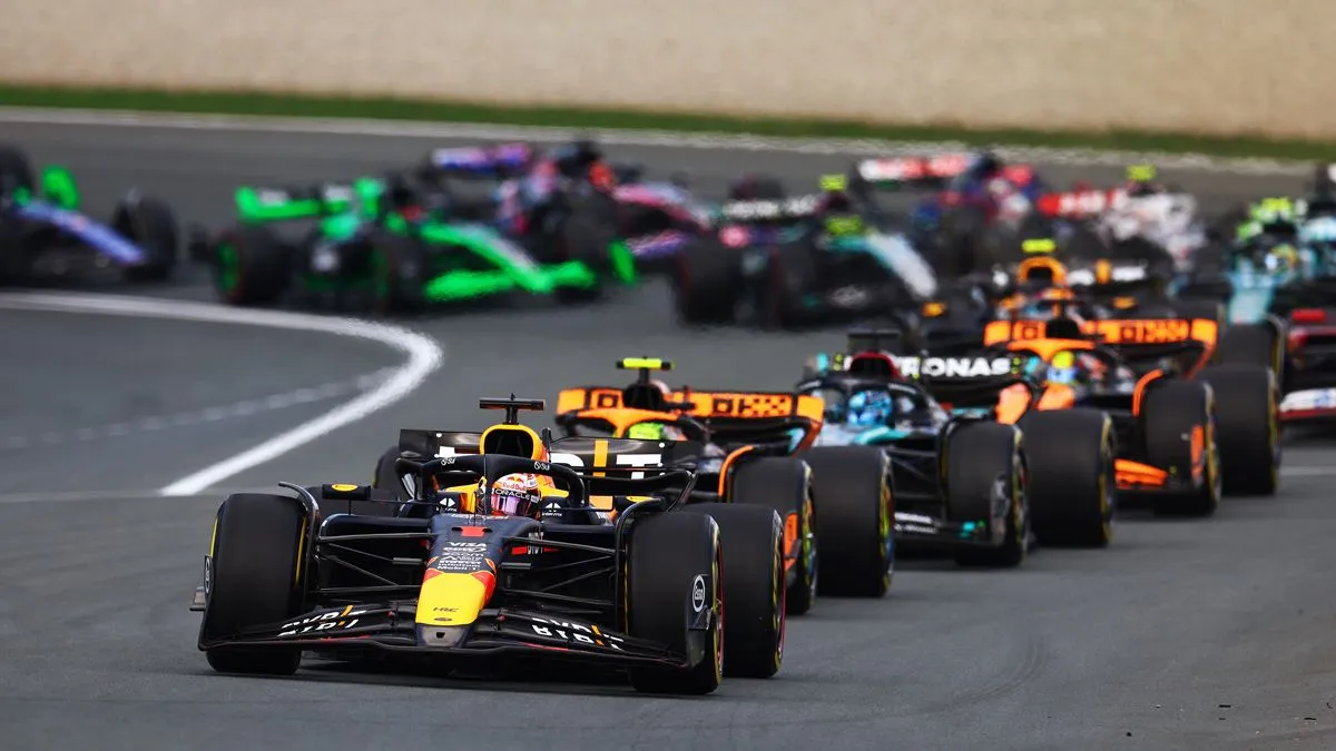 2024f1gp verstappen pakt p1 na de start