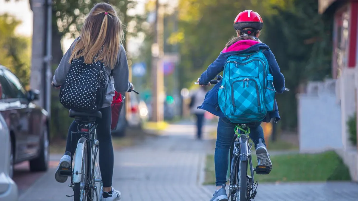 op de fiets naar school