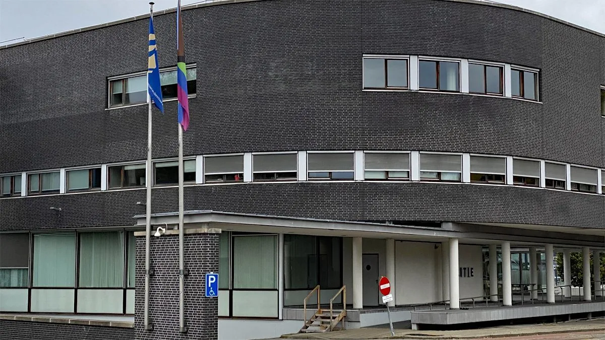 politiebureau vlag coming out day