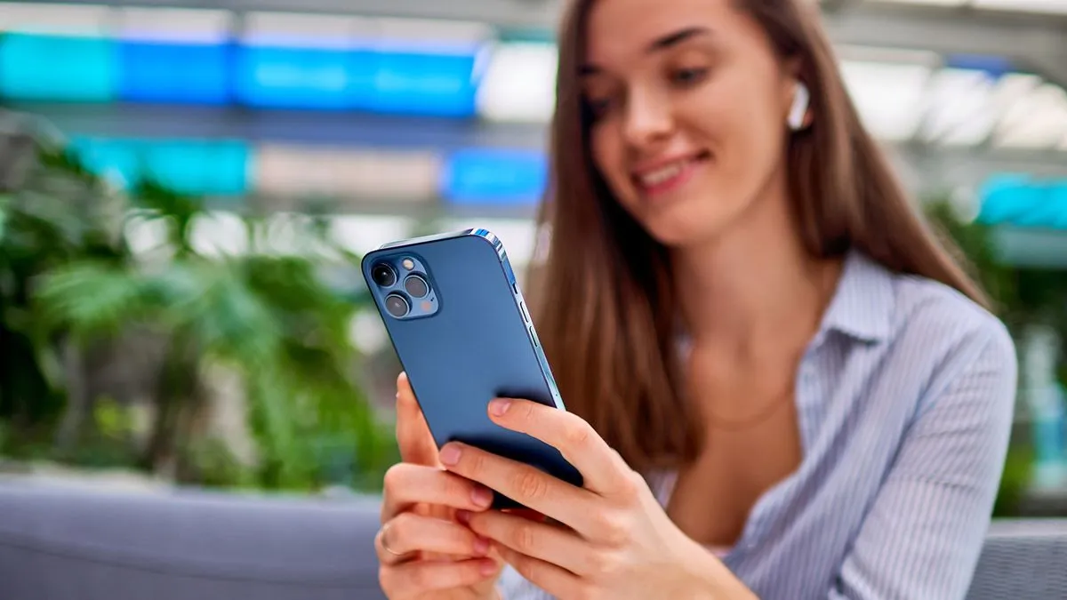 vrouw met smartphone