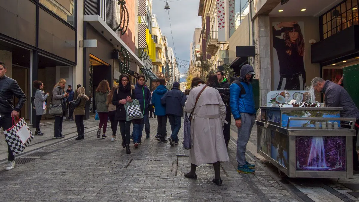 drukte in een winkelstraat