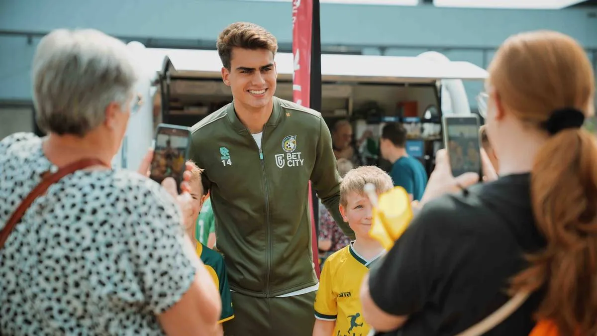 fortuna fanplein in meivakantie op retailpark