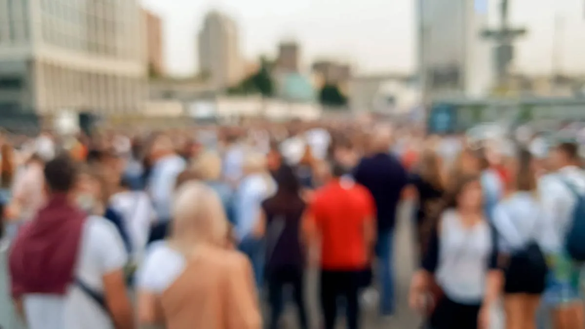 grote groep mensen op straat