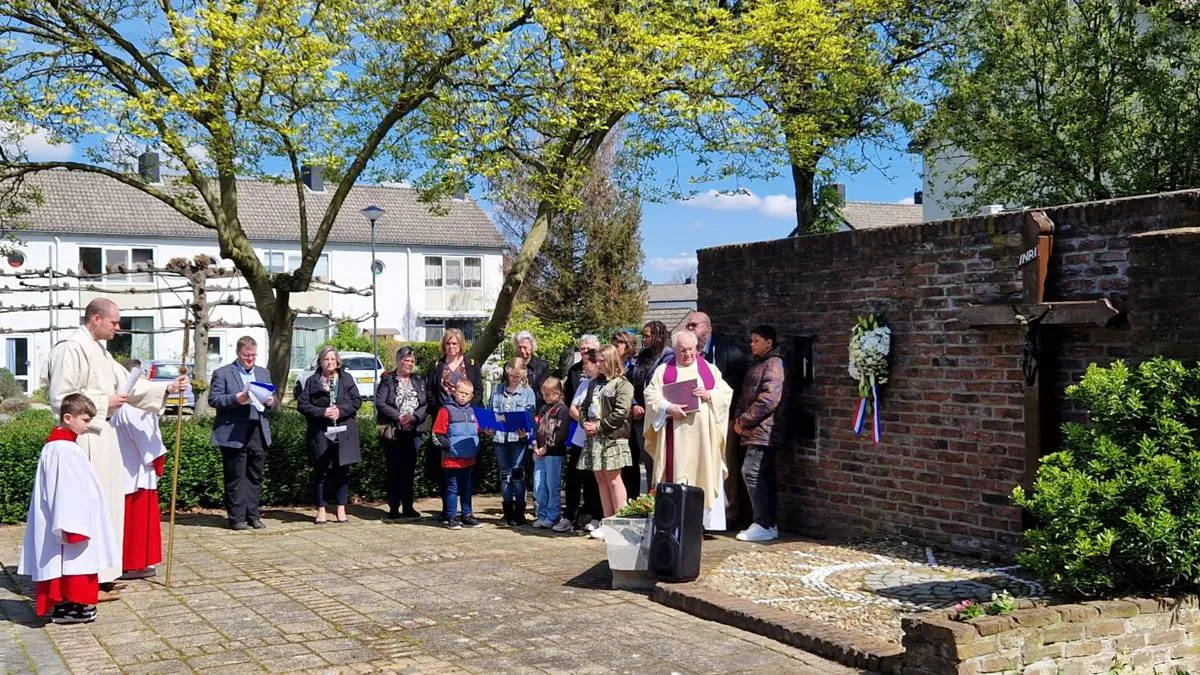herdenking dorpskruis overhoven