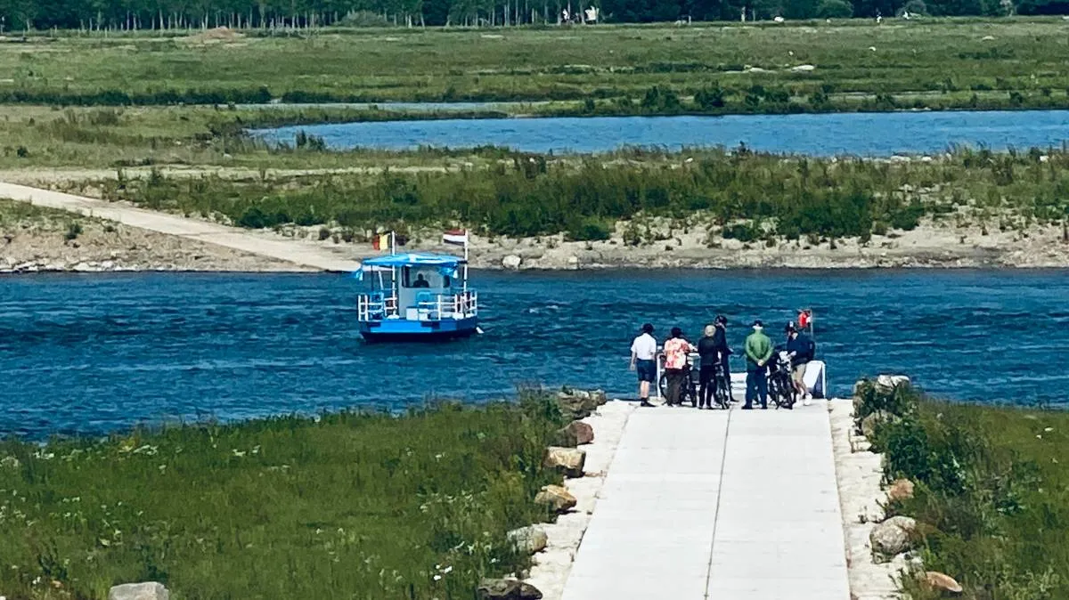 wachten op t veerke aan de maas bij beeg