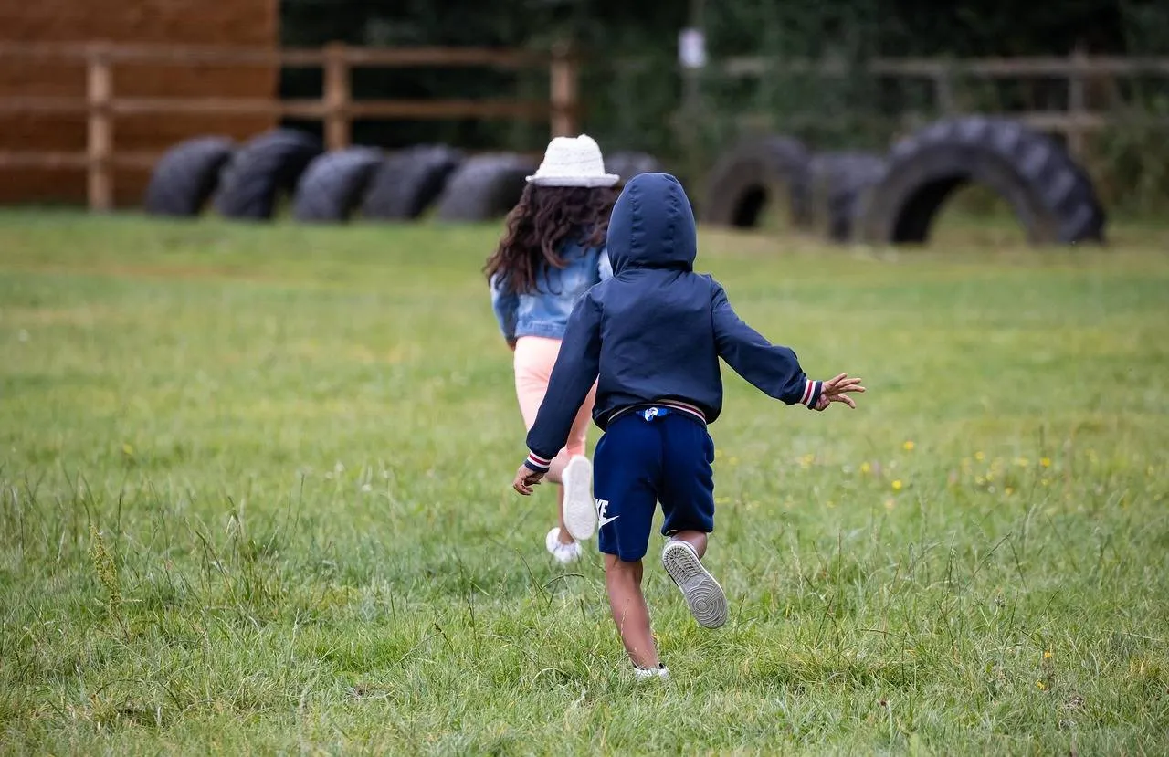 children TheOtherKev Pixabay
