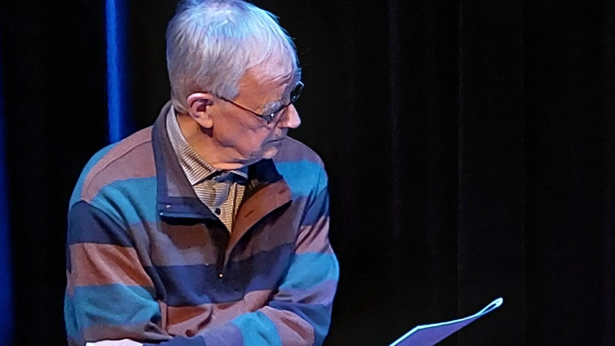 Meindert aandachtig luisterend