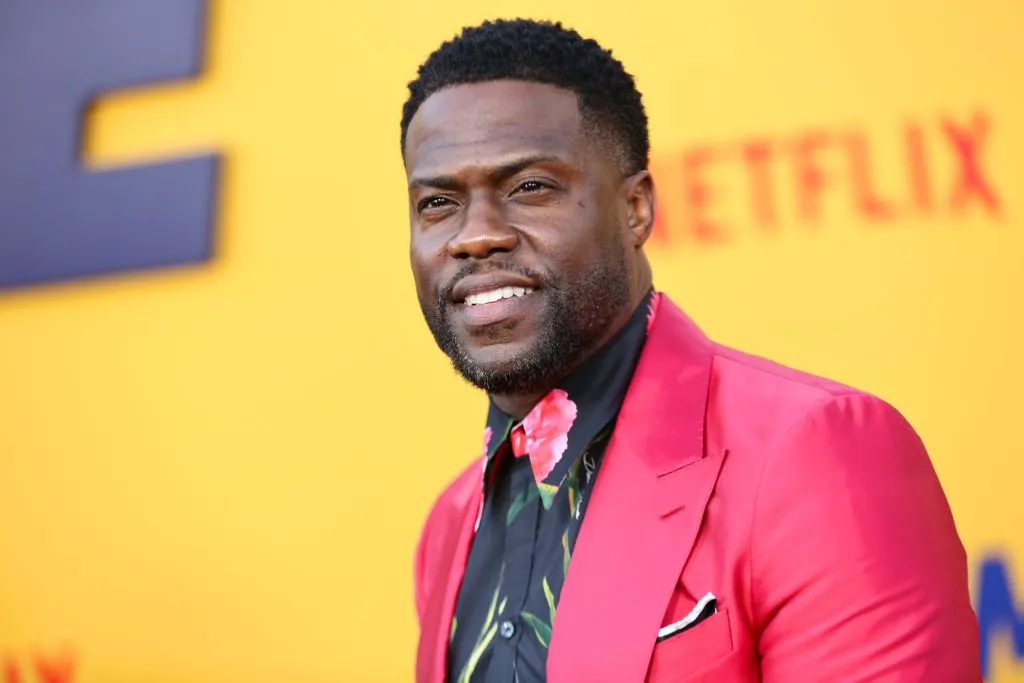 Sjovt billede af Kevin Hart og kvindelig basketstjerne går viralt