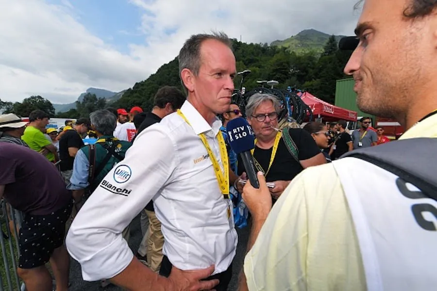 Jonas Vingegaard-boss langer ud: - Leger de bare politik?