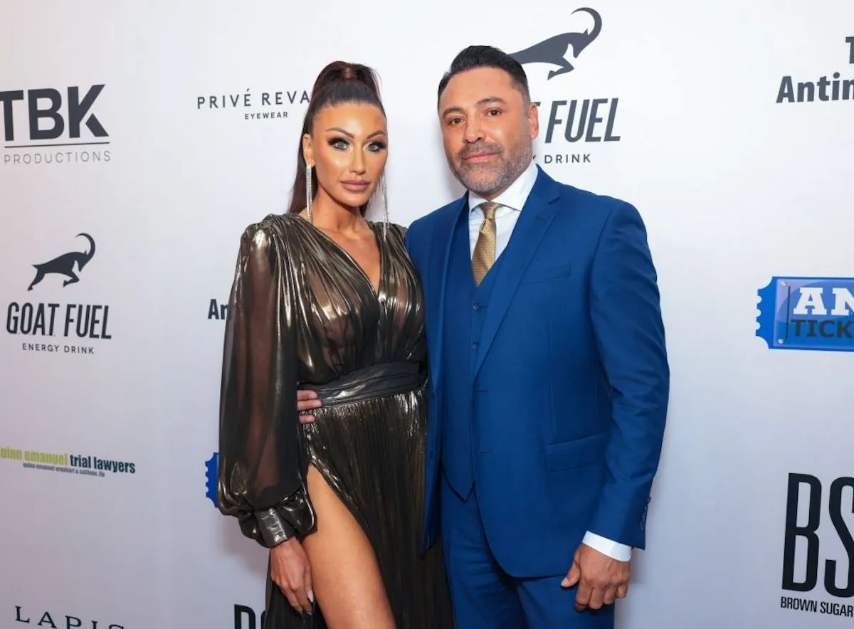 Letpåklædt Oscar De La Hoya og kæreste Holly Sanders i bizar video