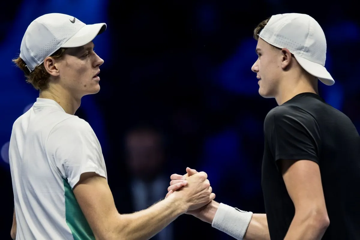 Holger Rune træner med dopingdømte Jannik Sinner