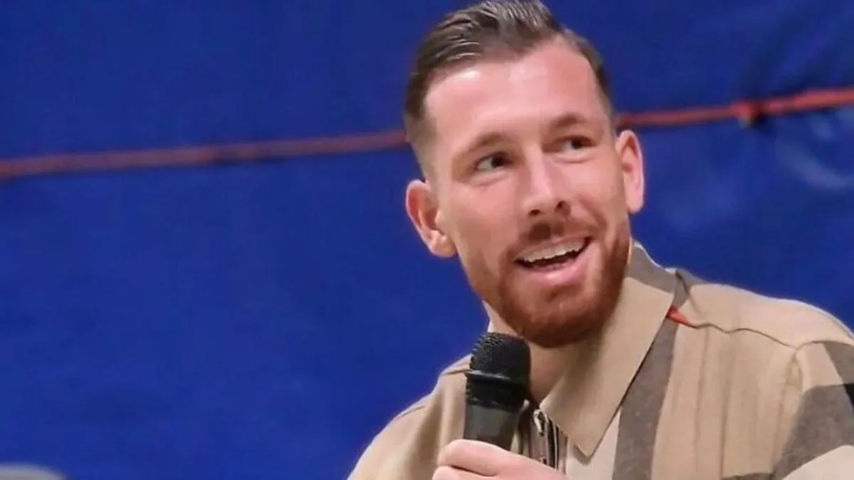 24831354 pierre emilie hjbjerg fortalte anekdoter og skrev
